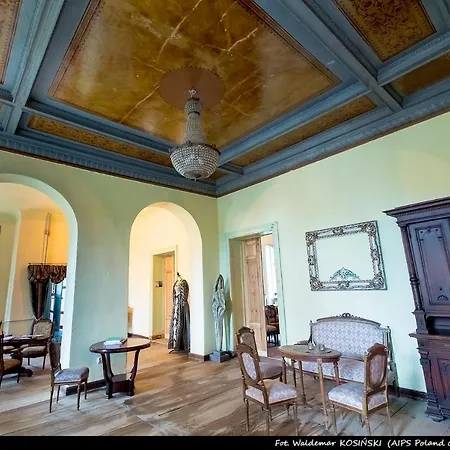 Palac Paprotno Apartment Karnice