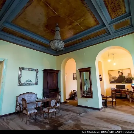 Palac Paprotno * Karnice