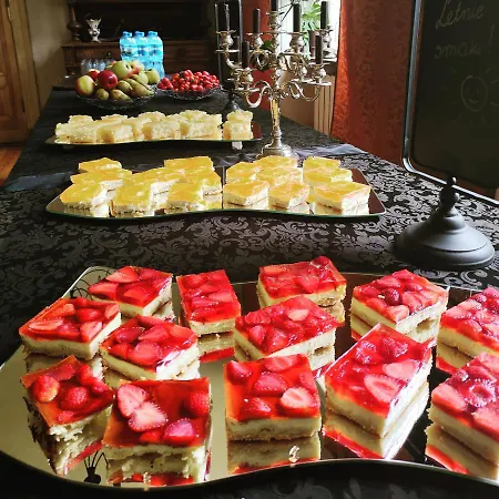 Palac Paprotno Karnice