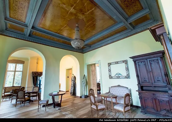 Palac Paprotno Apartamento Karnice