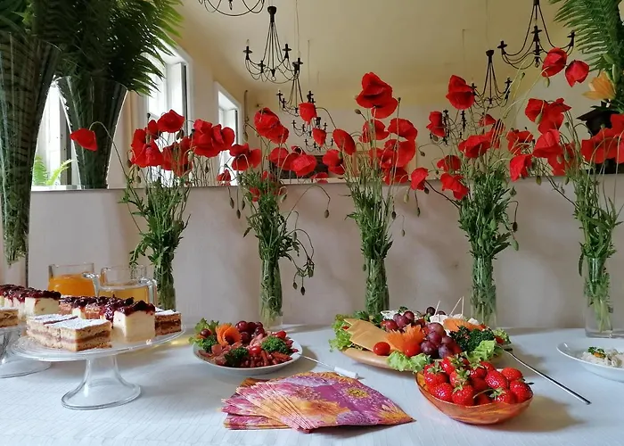 Palac Paprotno * Karnice