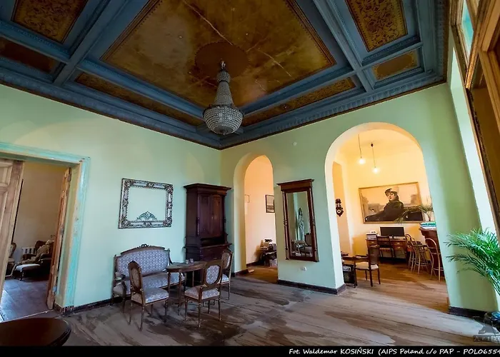 Palac Paprotno * Karnice