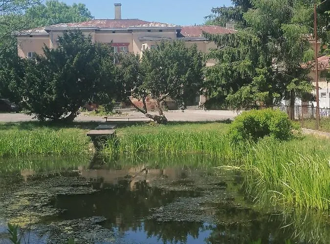 Palac Paprotno * Karnice