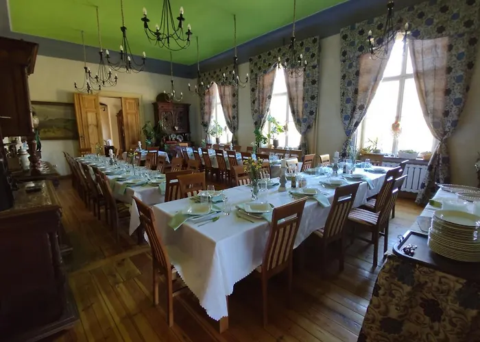 Palac Paprotno Karnice