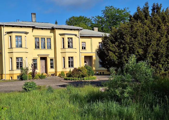 Palac Paprotno Karnice